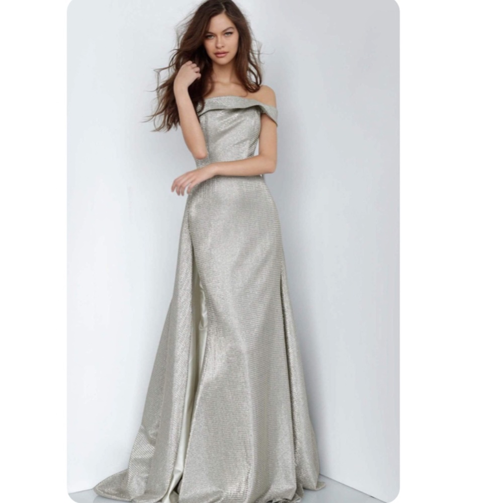 Brand New | Jovani | Gold Metallic Gown | Size 10